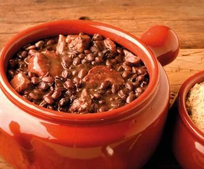 light dishes, such as canapés and snacks, and with heavier recipes the feijoada, for instance.