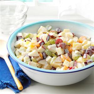 Company Fruit Salad 4 medium golden Delicious apples, diced 4 medium Red Delicious apples, diced 2 C seedless green grapes, halved 2 C seedless red grapes, halved 1 can (20 ounces) pineapple chunks,