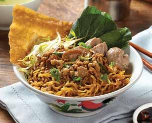 mie nyonya bun 38 Egg noodles with minced chicken, mushroom & vegetables.
