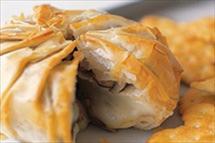 sauce Samosa s (Curried vegetables in pastry) *4 pieces per person (sushi, chicken, Samosa s) $17.