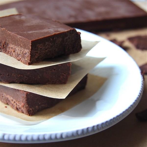 Sugar Free Peanut Butter Chocolate Fudge Makes: 36 Servings Mallow Fudge 1 6 0z pckg sugarless chocolate chips* 2 0z cocoa butter 1/4 cup powdered erythiritol 1/2 cup smooth peanut butter Liquid