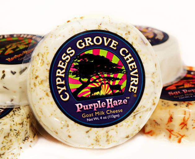 for an unforgettable taste experience, a touch of heat to this traditional creamy cheese.