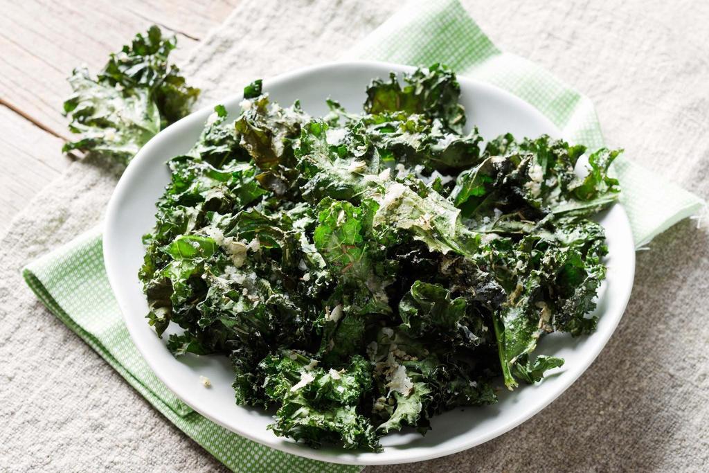 Shianna s Crispy Kale Chips Ingredients1 kale bunch (about 3-4 leaves) 2 tablespoon of oil (vegetable or olive) 1 tablespoon of table salt Steps- 1.