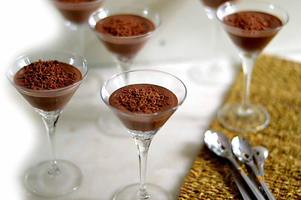 quick chocolate mousse - intimate times 250 gm of bittersweet chocolate (chopped) 4 gm of powder galetine (flavorless) ½ cup of heavy cream 1 ½ cup of whipping cream (chilled) In a small bowl