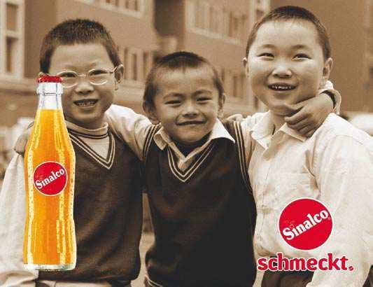 Today, Sinalco drinks can be purchased in 85 countries and, as well as the original product on sale since 1905, the German company proposed different taste variations: orange, lemon, cola,
