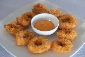 crumbed Calamari - served with Sweet Chilli Mayo 190 188 Deep fried crumbed Prawns - served with