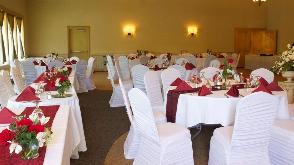 Banquets at Foster Golf Links Affordable Elegance With our convenient location in Tukwila, we are Halfway to Everywhere!