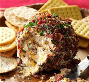 ly/1ymm6kd This bacon, cheddar and swiss cheese ball recipe is the ultimate cheese ball.