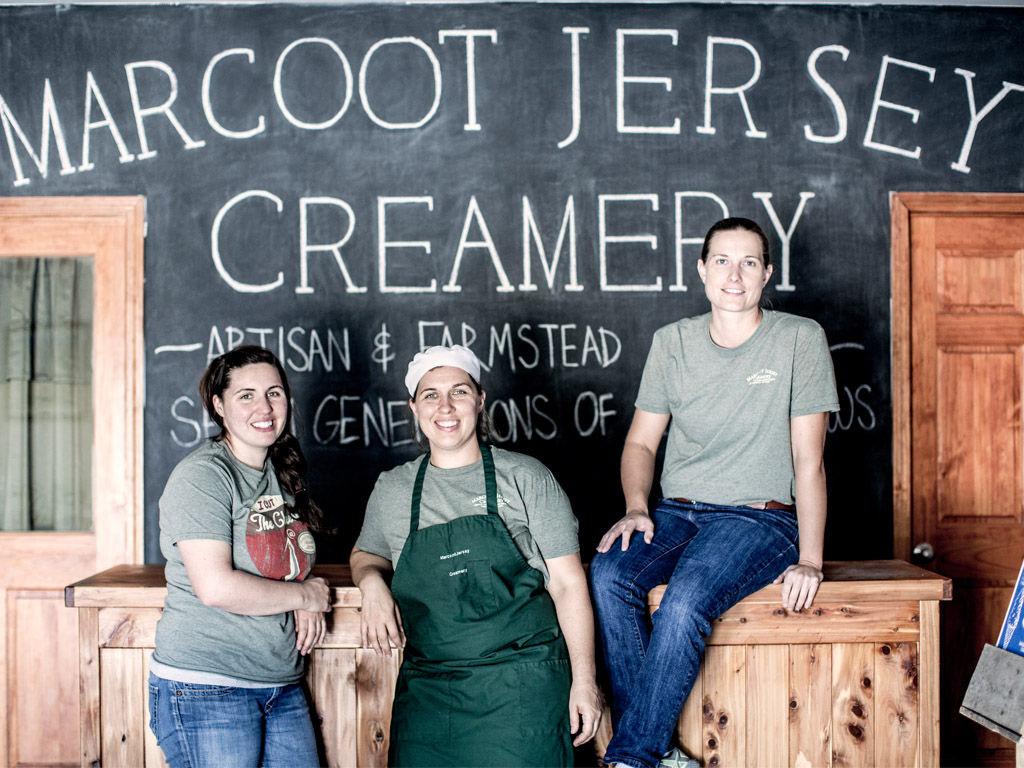 ly/2xzk1yt @MidwestDairy Watch how two sisters risked everything to keep their family dairy farm in business and lead their