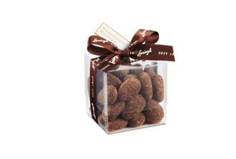 50 16468 Cinnamon Star Pralines Try this successful Christmas composition and experience the marvellous interplay of milk or dark chocolate, mouth-watering cream-ganache and