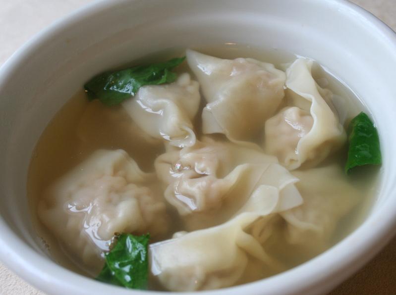 STEAMED or FRIED DUMPLING(9) Chicken dumpling, served with green salad and choice of sweet and sour sauce or