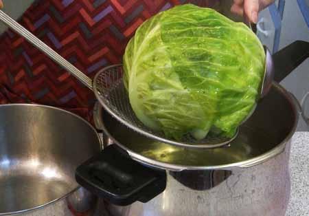 3 3 Carefully remove the cooked cabbage, transferring to