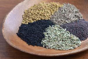 1 tablespoon nigella seeds 1 tablespoon cumin seeds 1 tablespoon black mustard seeds 1 tablespoon fenugreek seeds 1 tablespoon fennel seeds Combine the spices in a jar with a tight fitting lid, store