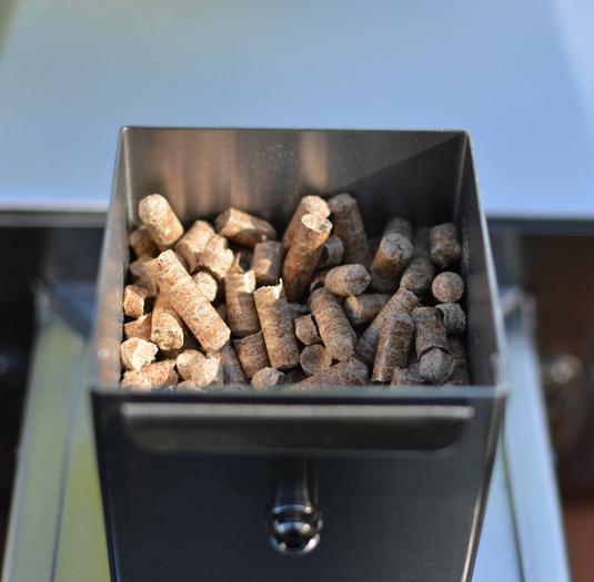 Maintain a pellet level to approximately 3cm (1 ) below the top of your hopper throughout your cook.
