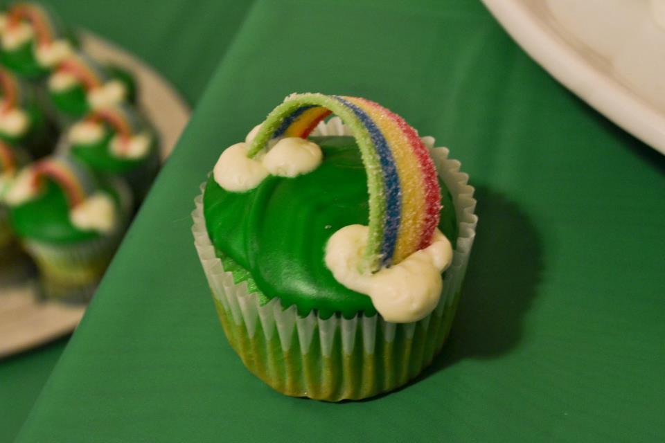 Rainbow Cupcakes Ice cupcake with green frosting, use white frosting to