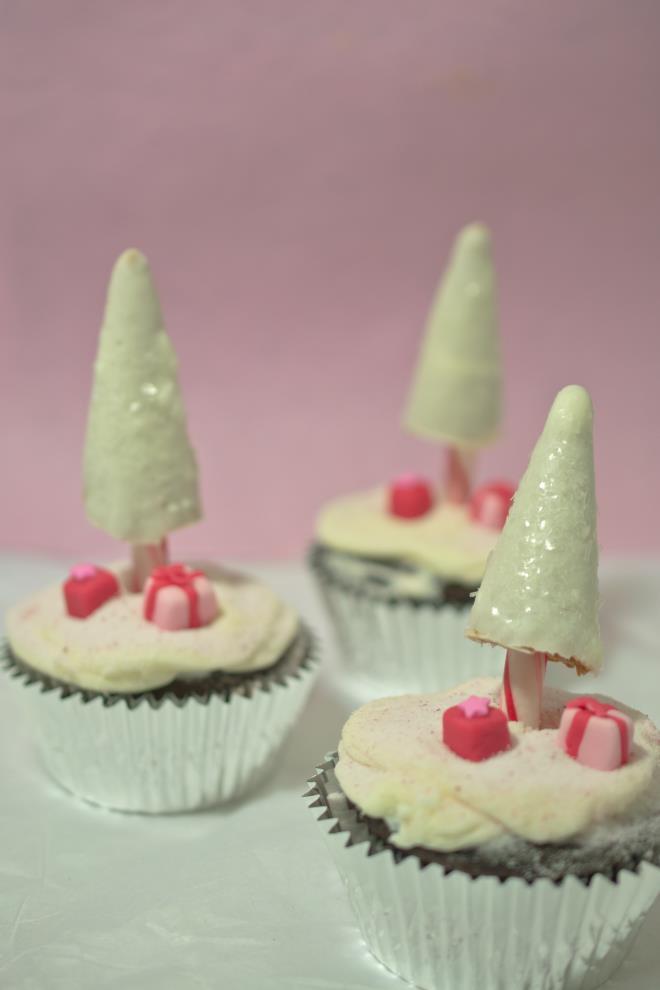 Christmas Tree Cupcakes Cut off the ends of sugar cones and