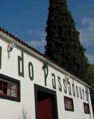 THE ESTATE Quinta do Passadouro Quinta do Passadouro is located at the Douro Valley, on the left bank of the Pinhão river and 8 km from the Pinhão village.