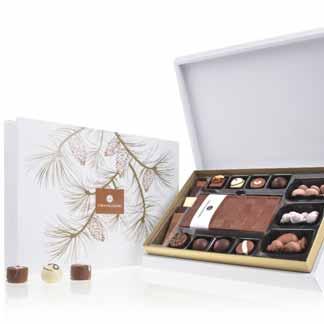 3621 FIRST SELECTION XMAS MIDI 251x180x45 mm 170 g 13,55 EUR Smooth dark and milk chocolate bar, four marvellous, handmade pralines and three sets of delicacies.