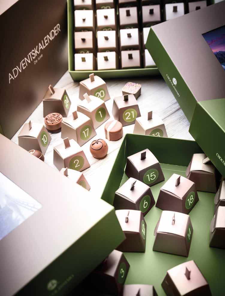 ADVENT CALENDARS DELUXE 3732 ADVENT CALENDAR DE LUXE GREEN 260x175x50 mm 288 g 26,07 EUR For this special moment of the year, the time of joyful anticipation, we have