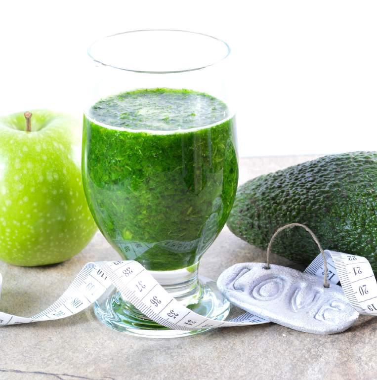 SMOOTHIES Spinach, Avocado & Apple Smoothie 1½ cups apple juice 2 cups stemmed and chopped spinach 1 apple (peeled, cored and chopped) ½ avocado, chopped 1.