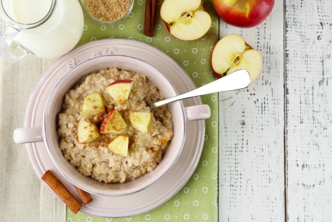 carbs Apple Cinnamon Overnight Oatmeal Yield: 3 servings You will need: medium saucepan, mixing spoon, measuring cups and spoons ¾ cup steel cut oat groats 1 apple, diced 3 cups water 1 T vanilla