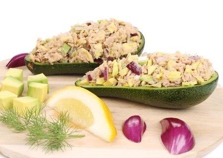 Tuna Avocado Salad Yield: 2 servings You will need: can opener, mixing bowl, fork, knife, cutting board 2 cans tuna 1 avocado spicy mustard salt + pepper 1.
