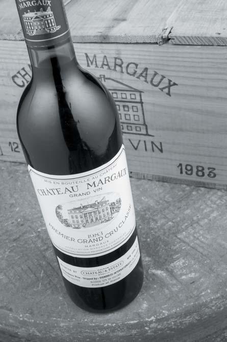 Château Margaux 1964 Margaux, 1er cru classé Lot 89: One top shoulder, three very high shoulder, five high shoulder level; all labels slightly damp stained, three also slightly scuffed; four capsules