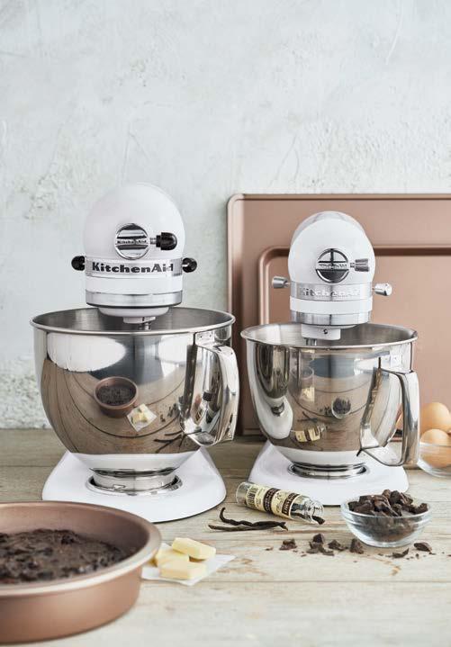 Our Artisan Mini Premium mixer has a 3½-quart polished stainless steel bowl with handle plus a bowl-cleaning Flex Edge silicone beater blade, and features the KitchenAid Power Hub so you can add all