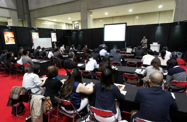 5.2. Extensive Seminar Program Seminar Room 1: Day One, 15 April 2015 Time Topics Organizers Language 11:00-11:45 Experience the wine glasses of Riedel and Spiegelau through tasting RSN Japan