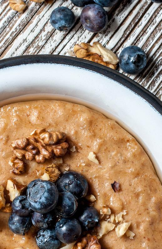 PEANUT BUTTER Porridge Pure Fine Oats Peanut Butter TPW Cacao Nibs Whey Protein 360 Zero Syrup + 2 scoops of oats + handful of blueberries + 2 tablespoons Peanut Butter + 1 heaped tsp