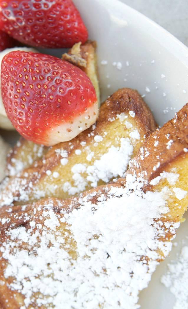 H i l t o n S i g n a t u r e B r e a k f a s t A d d i t i o n s French Toast Thick cut Texas Toast dusted with Powdered Sugar. Served with Warm Syrup, Fruit Toppings, and Whipped Cream.
