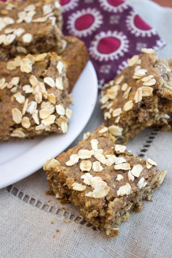 Almond Butter Banana Breakfast Bars makes 10-12 bars Prep time: 10 minutes Cook time: 25 minutes *vegan These Almond Butter Banana Breakfast Bars are a delicious, nutritious, and great on-the-go