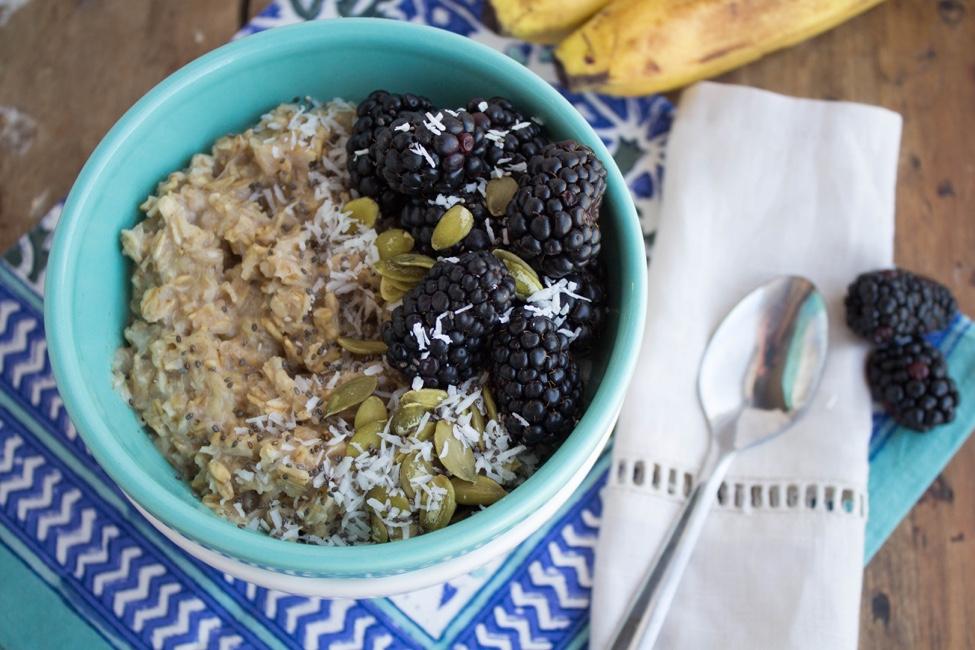Perfect Microwave Banana Oatmeal Serves 1 Prep time: <5 minutes Cook time: 2-3 minutes *gluten free with GF certified oats, easily modified to be vegan If you think you don t like oatmeal (or think