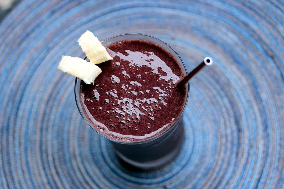 Chocolate Cherry Espresso Smoothie Makes 1 smoothie Prep time: 5 minutes Cook time: none *gluten free, vegan with dairy alternative Wake up and fuel up, all in one cup!