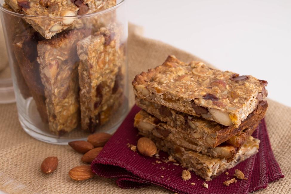 Nutty Protein Granola Bars Makes 12 to 16 bars Prep time: 15 minutes Cook time: 15 minutes *gluten free with GF certified oats These nutty protein granola bars make a delicious and healthy snack or a