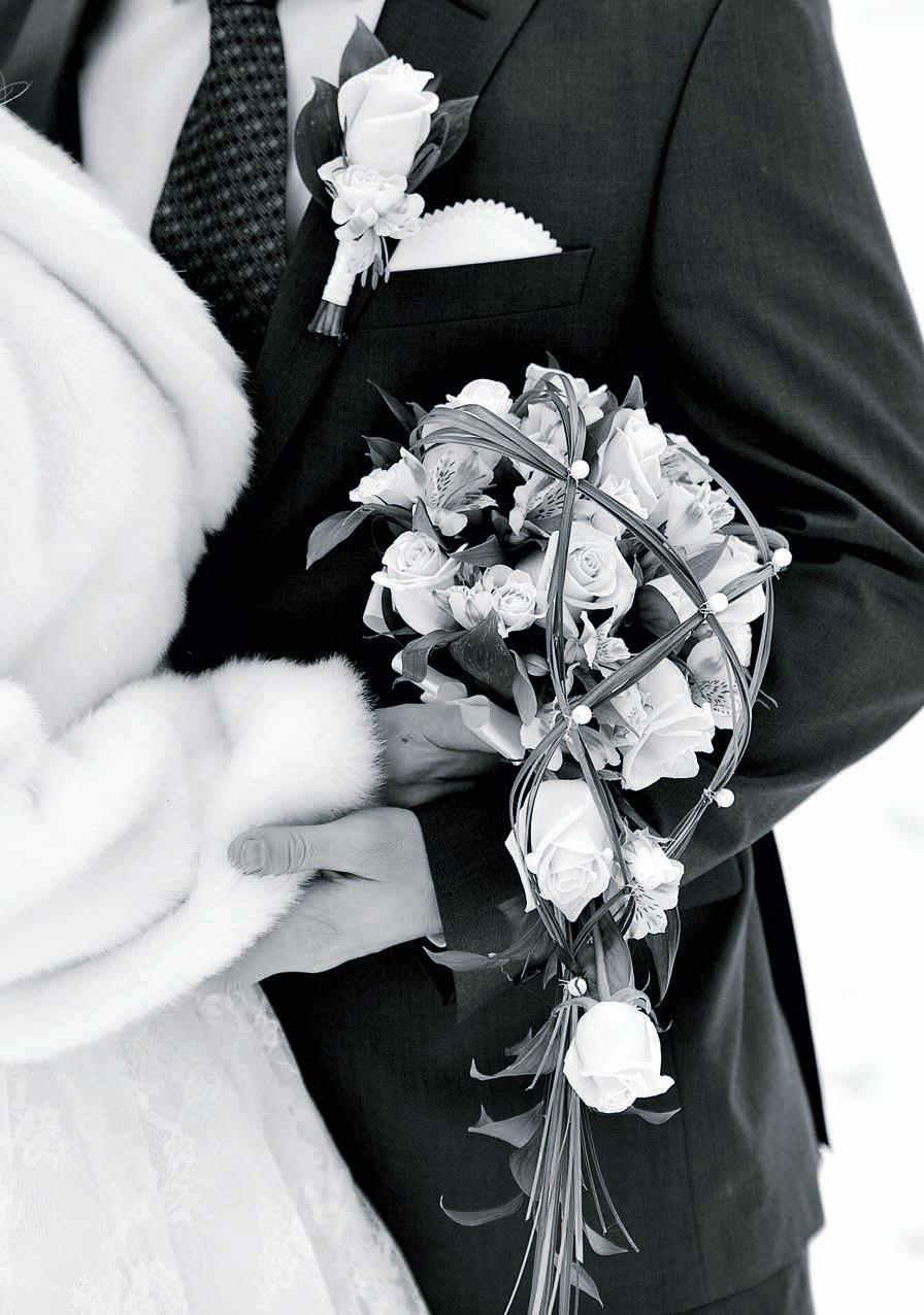WINTER WEDDINGS OFTEN DESCRIBED AS THE MOST ROMANTIC SEASON, WINTER IS THE PERFECT TIME F A WEDDING.