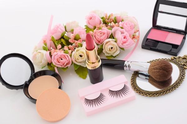 Workshops in the Park - Valentine's Day Make-up Tutorial with Wanie Minimum: 10 pax Maximum: 20 pax 2.00pm to 4.00pm, The Living Room Saturday 11 February 2017, $5.