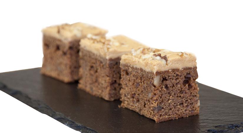 20 BUTTERSCOTCH BLODIE TRAYBAKE (FROZE) Smooth and creamy Belgian chocolate blondie brownie,