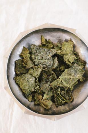 Healthy Snack Recipes Kale Chips Servings: 6 1 bunch kale 1 tablespoon olive oil 1 teaspoon salt 1. Preheat oven to 350 degrees F 2. Line a cookie sheet with parchment paper 3.