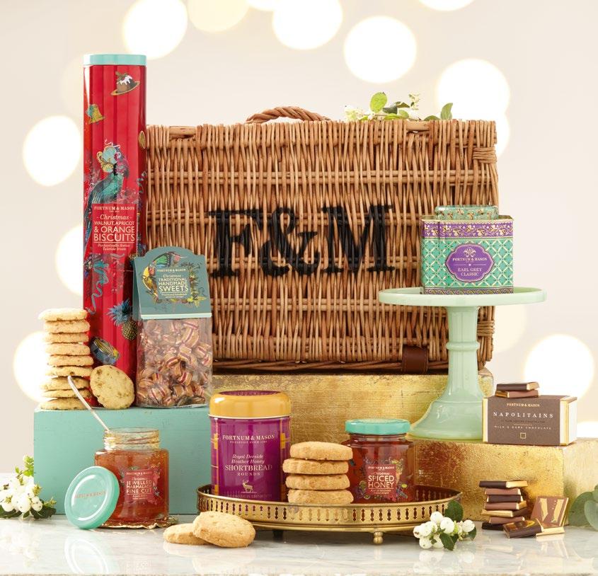 The Classic Christmas Hamper AED700 8 items uae Delivery Christmas Spiced Tea Tin 00g Christmas Caramel Biscuits 00g