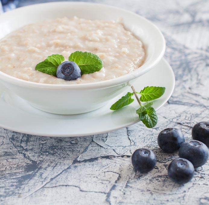 Oatless Oatmeal with Blueberries ¾ cup egg whites ¾ cup unsweetened vanilla almond milk 1 ½ tablespoon ground flaxseed ½ large banana, mashed ½ teaspoon cinnamon ½ zucchini, grated ¼ cup fresh
