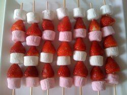 Fruit Kebabs With Marshmallows Obviously you can use a variety of fruits for to make fruit kebabs. Fruits that work well are:! Strawberries (not the really large ones)! Kiwi Fruit! Grapes!
