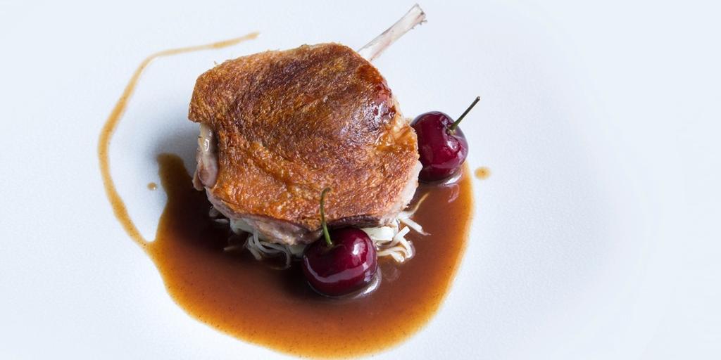 Plated Dinner Menu Winter 2017 Main Free-range chicken breast on a cranberry & onion pastry with sautéed grapes and port wine jus topped with crispy skin (gf) Shepherd s pie of slow-braised beef