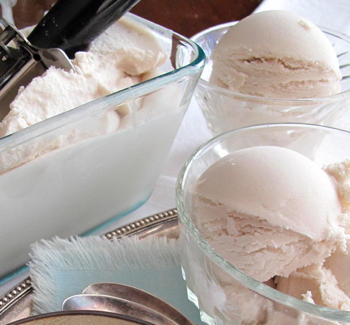 vanilla coconut ice cream PREP TIME: 5 MIN COOK TIME: 5 MIN SERVINGS: 3½ CUPS 2 (14-oz) cans cocnut milk 4 tbsp maple syrup ½ tsp vanilla powder EQUIPMENT ice cream maker 1.