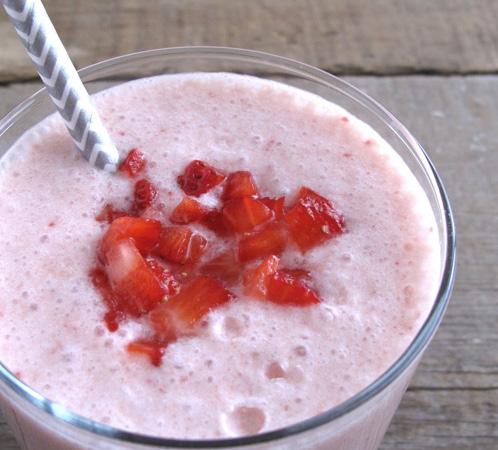strawberry-mango smoothie PREP TIME: 5 MIN COOK TIME: N/A SERVINGS: 1 ⅓ cup canned coconut milk (see note) ½ cup frozen mango