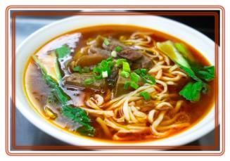 泰式酸辣湯面 Tom Yum Soup Noodles Spicy soup w/ lemon grass, lime juice, and Thai basil. Vegetable or chicken. 各 式炒 飯 Fried Rice Vegetable, chicken or roast pork.