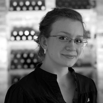 LauraRhysMS London, UK Lauren Rhys is a Master Sommelier in the United Kingdom. Her Twitter provides an insider look into the world of wine in the UK.