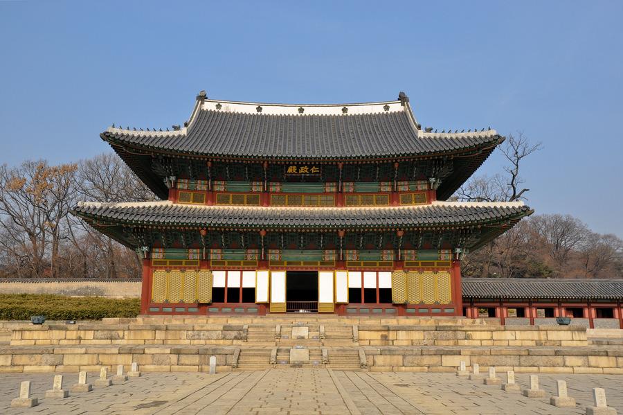 This is a UNESCO HERITAGE SITE, completed in 1405 and was the main residence for members of the royal family in early Joseon Dynasty.