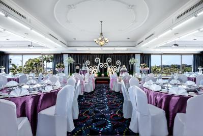 You can select from a traditional eight-course dinner to a more charming buffet or tea reception.