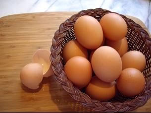 Eggs Eggs are a staple food all over the world. Apparently, the average American eats about 250 eggs per person, per year, and the average hen lays about 250 eggs per year.